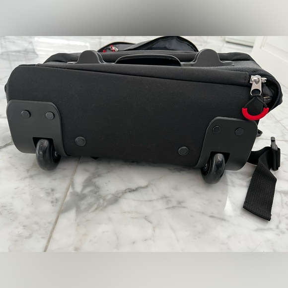 NWOT NRA Black Rolling Backpack Travel Duffle Bag - Picture 6 of 12